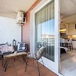 Lovely Home - Free Garage - Balcony