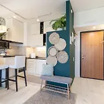 Lovely Home - Free Garage - Balcony