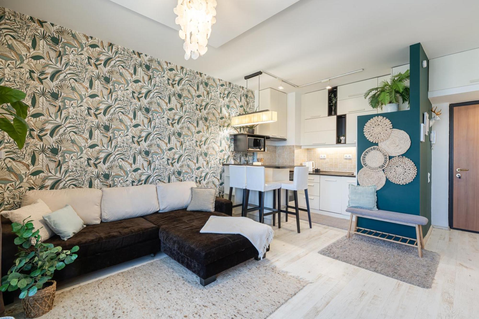 Lovely - Free Garage - Balcony Apartment *